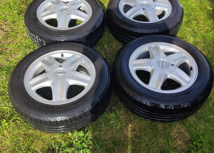 Grajewo ogłoszenia: Sprzedam alufelgi 15 od opla opony na sezon starczą letnie